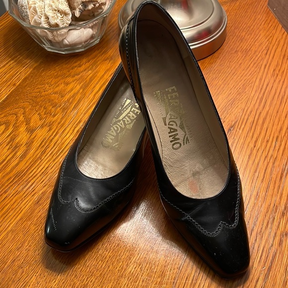 Salvatore Ferragamo Vintage Black Pump - Picture 1 of 9